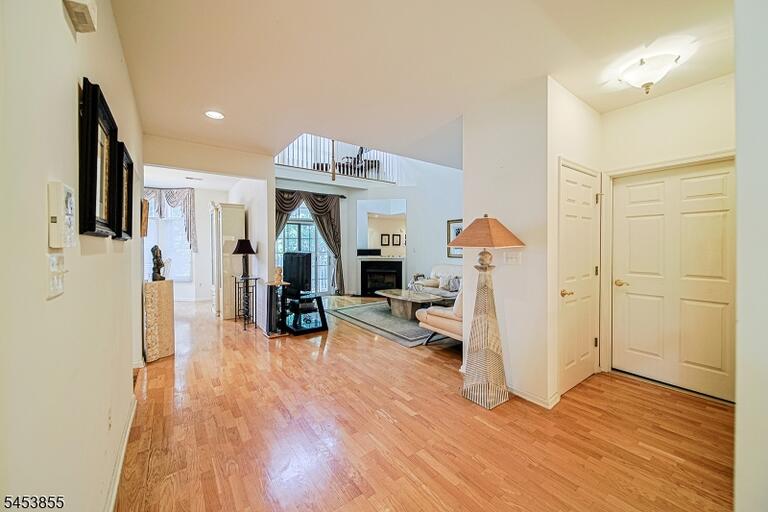 Property listing MLS 4046902 photo 5