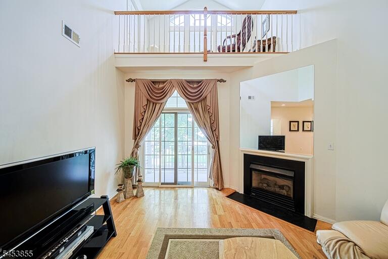 Property listing MLS 4046902 photo 8