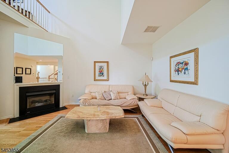 Property listing MLS 4046902 photo 9