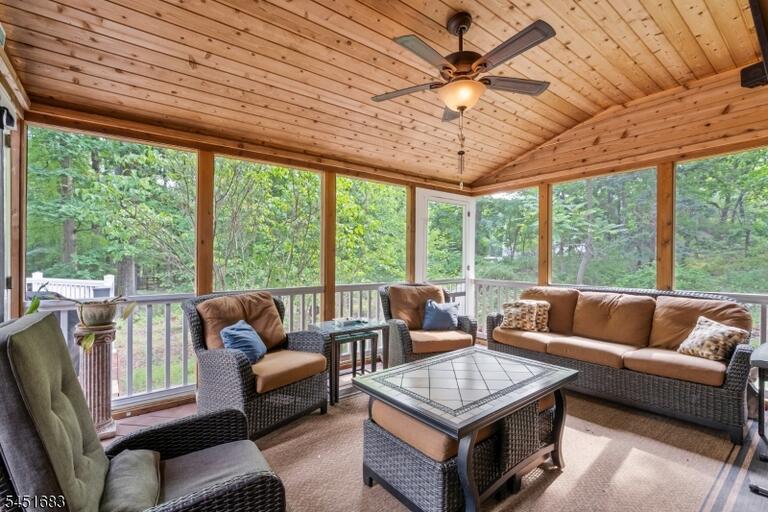 Property listing MLS 4046904 photo 10