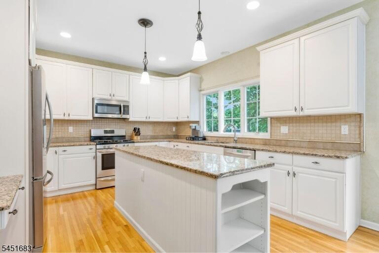 Property listing MLS 4046904 photo 12