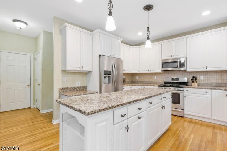 Property listing MLS 4046904 photo 13