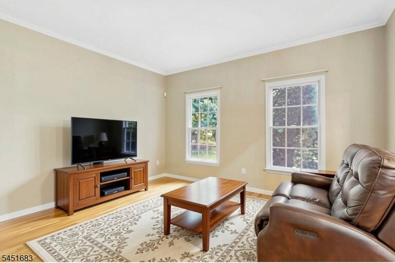 Property listing MLS 4046904 photo 4