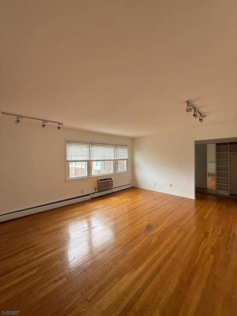 Property listing MLS 4046910 photo 2