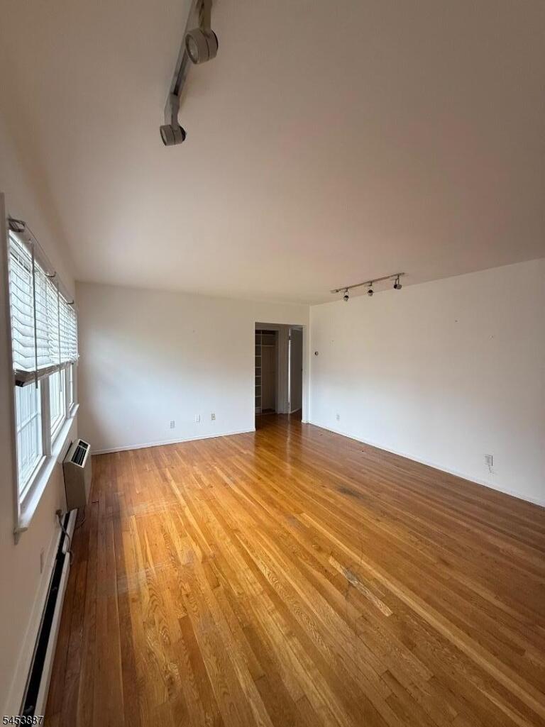 Property listing MLS 4046910 photo 3