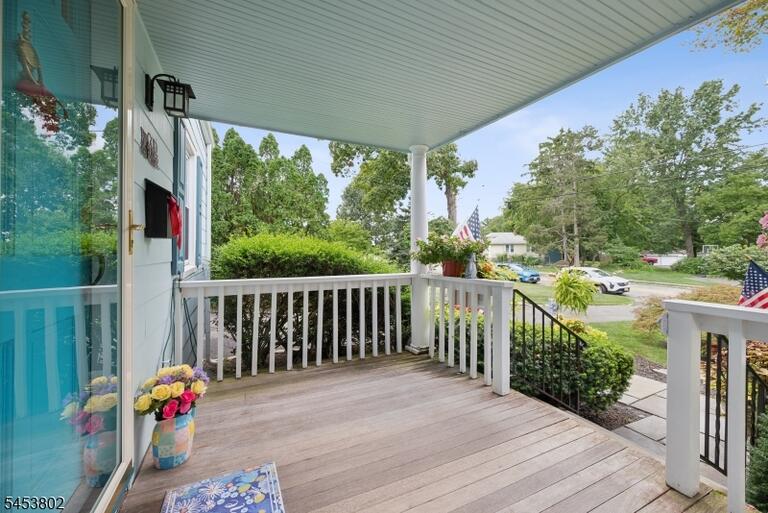 Property listing MLS 4046927 photo 2