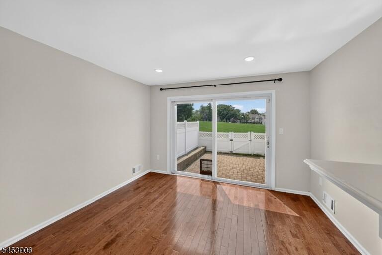 Property listing MLS 4046956 photo 10