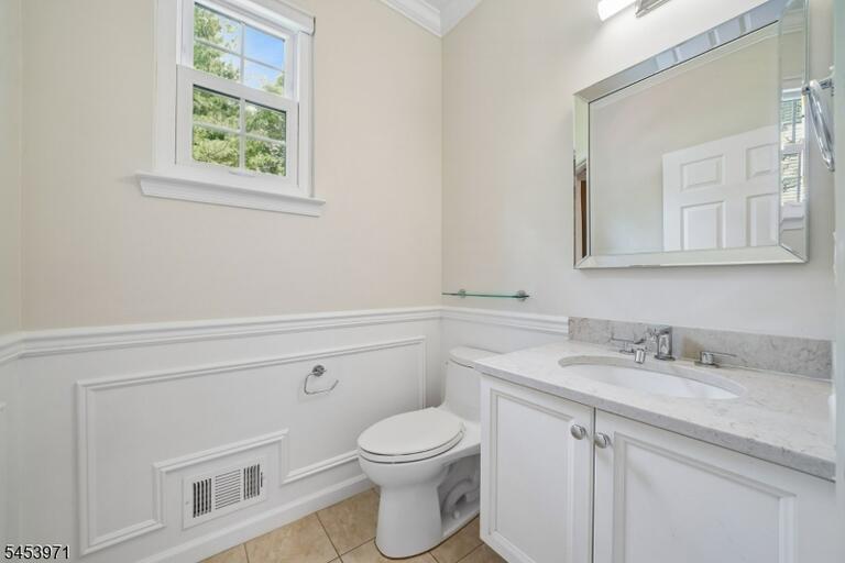Property listing MLS 4046986 photo 18