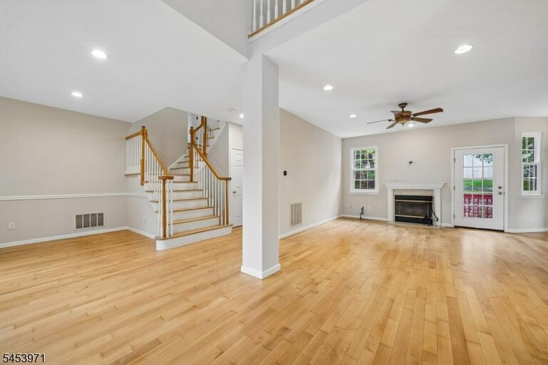 Property listing MLS 4046986 photo 2