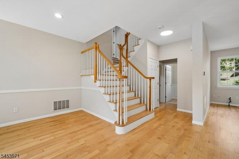 Property listing MLS 4046986 photo 3