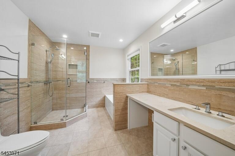 Property listing MLS 4046986 photo 32