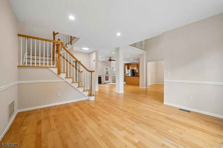 Property listing MLS 4046986 photo 4