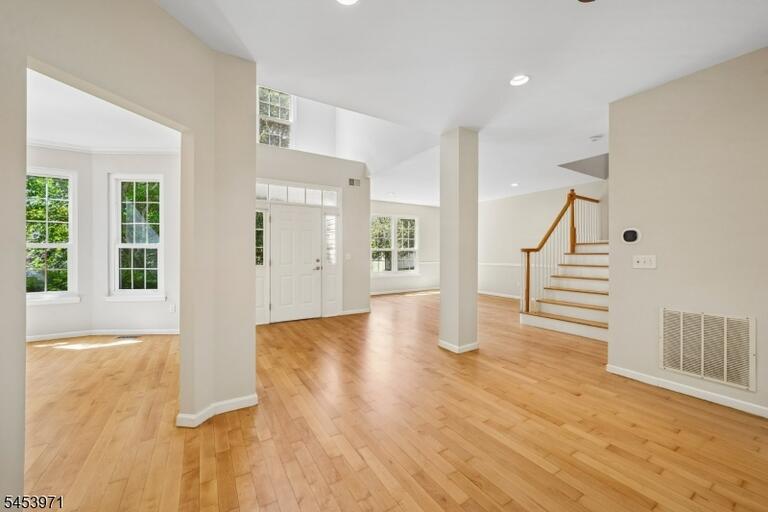 Property listing MLS 4046986 photo 5