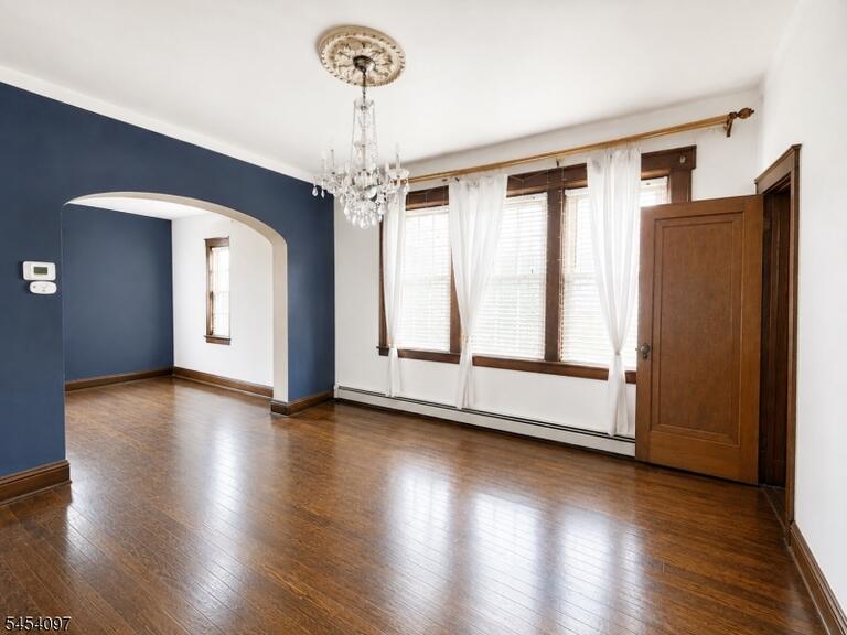Property listing MLS 4047092 photo 2