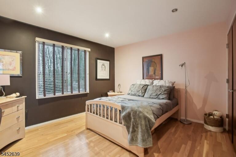 Property listing MLS 4047093 photo 17
