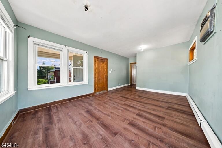 Property listing MLS 4047113 photo 3