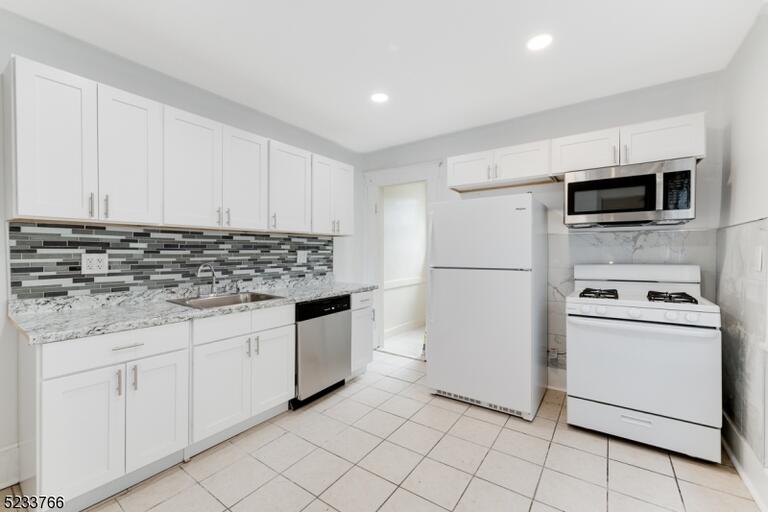 Property listing MLS 4047177 photo 4
