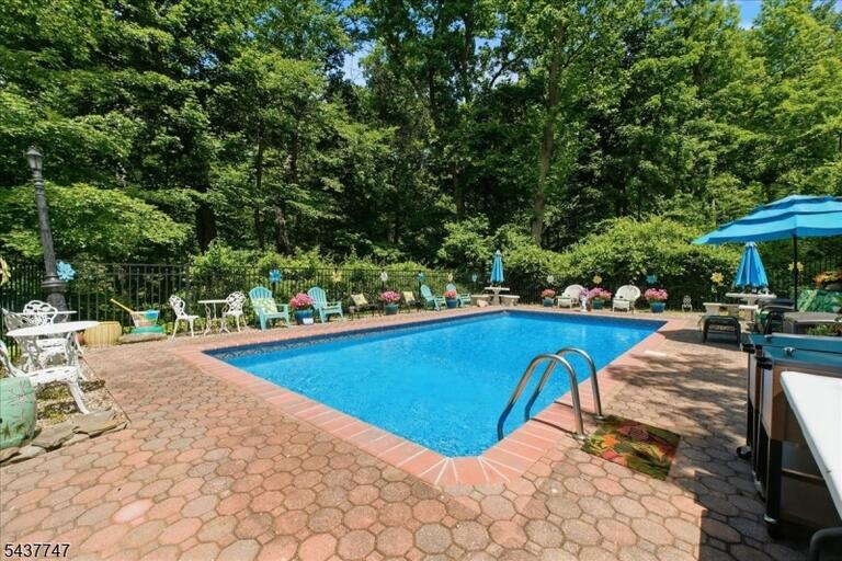 Property listing MLS 4047214 photo 26