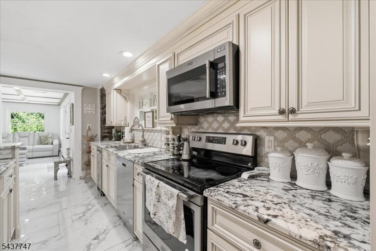 Property listing MLS 4047214 photo 7