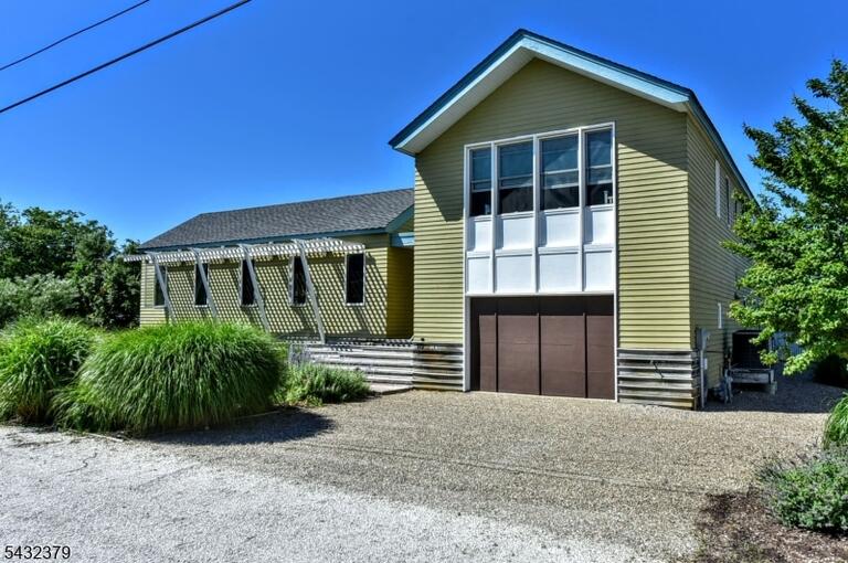 Property listing MLS 4047217 photo 1