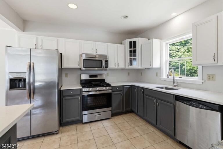Property listing MLS 4047224 photo 6