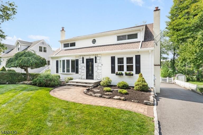 Property listing MLS 4047228 photo 1