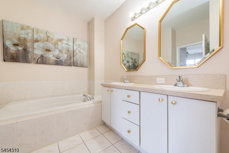 Property listing MLS 4047256 photo 14