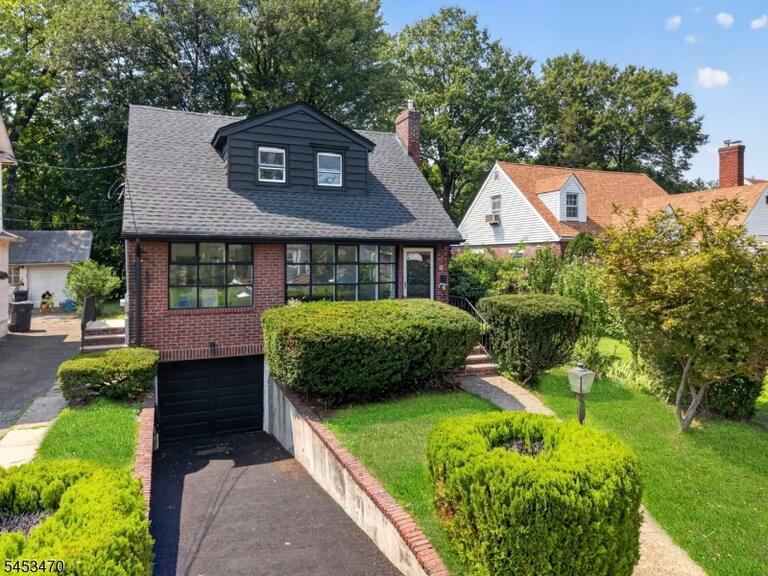 Property listing MLS 4047276 photo 2