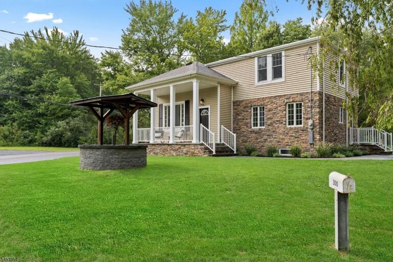 Property listing MLS 4047287 photo 2