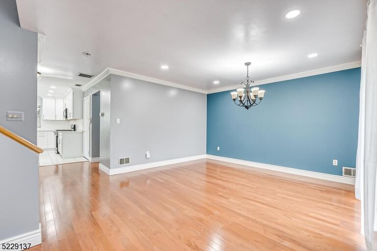 Property listing MLS 4047290 photo 13