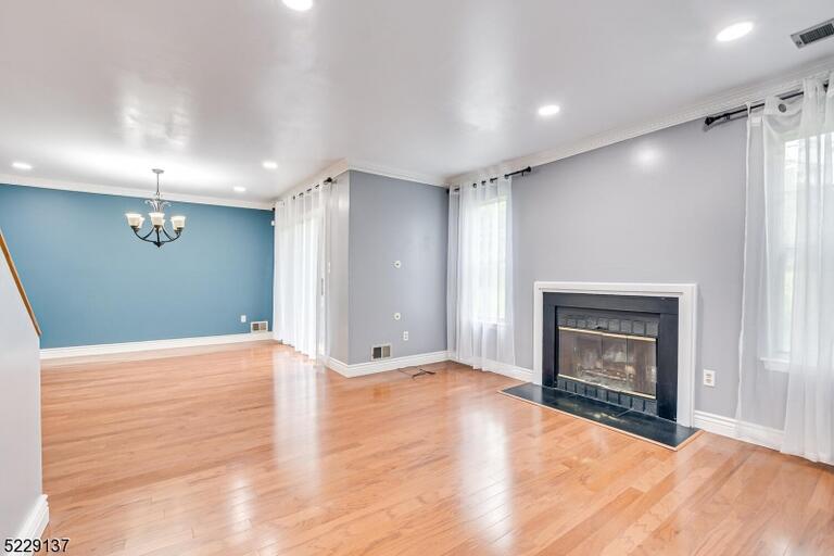 Property listing MLS 4047290 photo 18