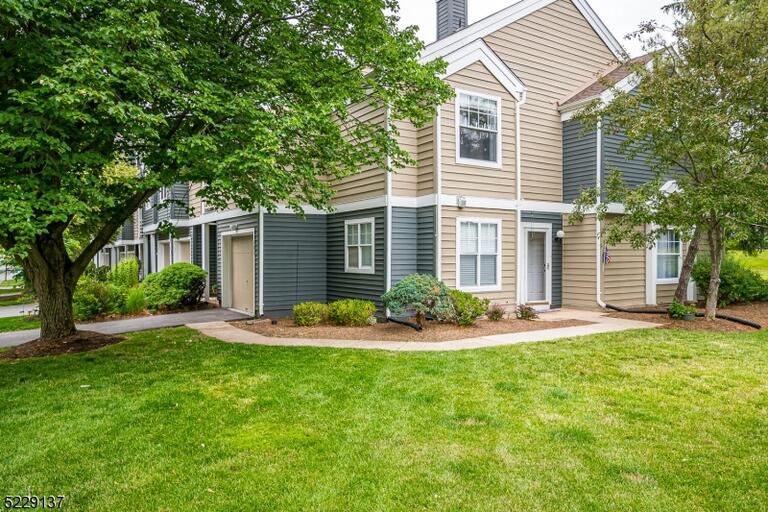 Property listing MLS 4047290 photo 2