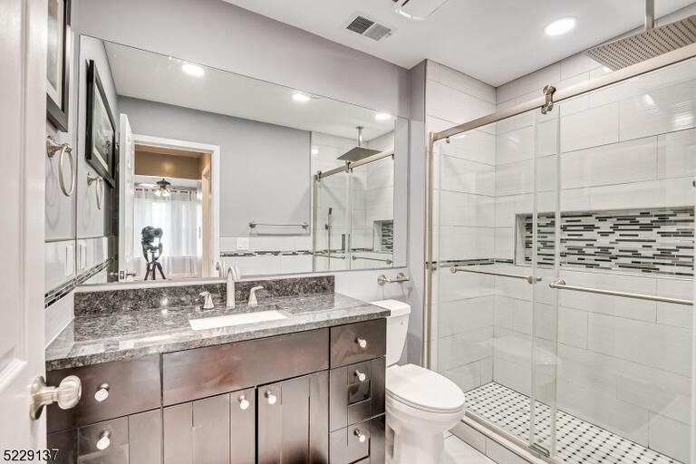 Property listing MLS 4047290 photo 24