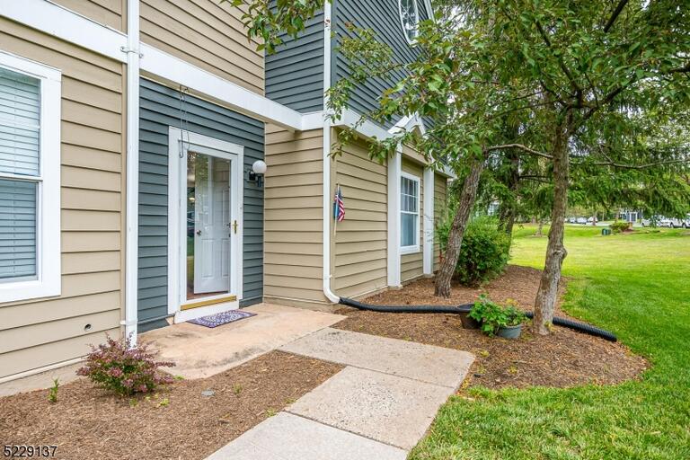 Property listing MLS 4047290 photo 4