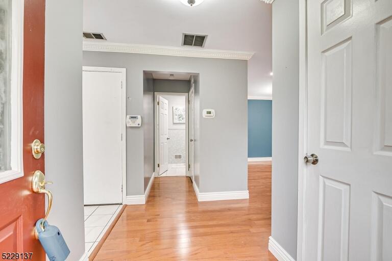 Property listing MLS 4047290 photo 5