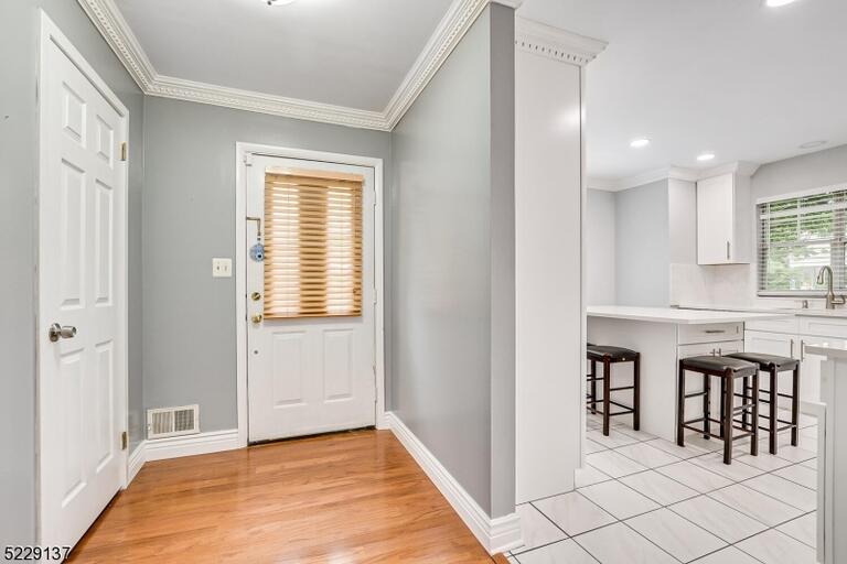 Property listing MLS 4047290 photo 6