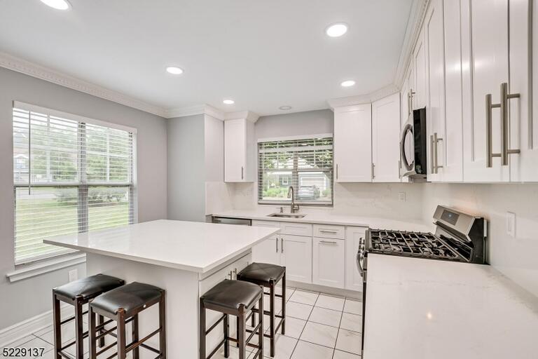 Property listing MLS 4047290 photo 7