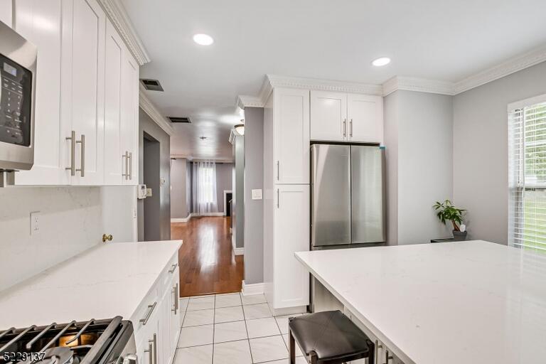 Property listing MLS 4047290 photo 9