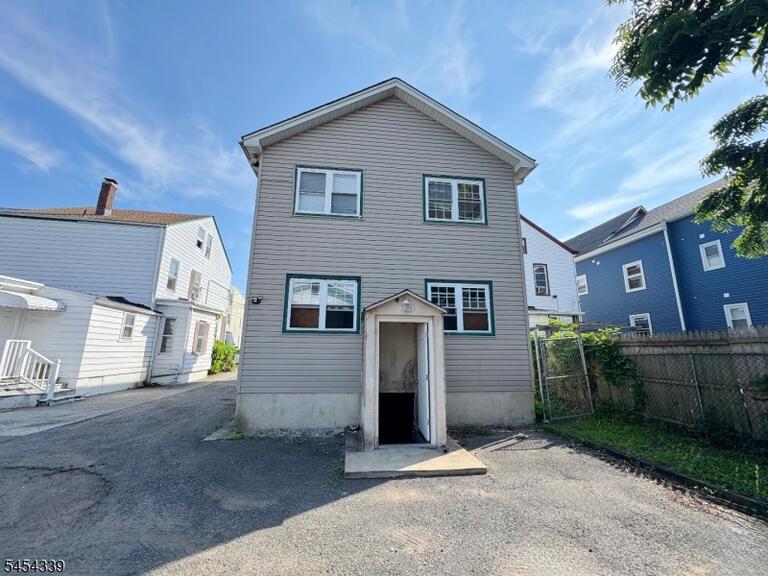 Property listing MLS 4047336 photo 2