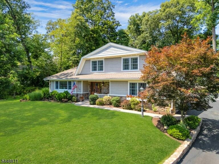 Property listing MLS 4047342 photo 2