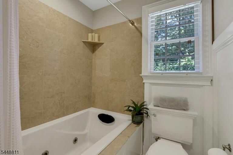 Property listing MLS 4047342 photo 32