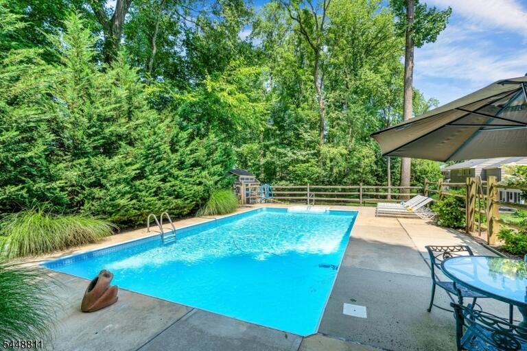 Property listing MLS 4047342 photo 34