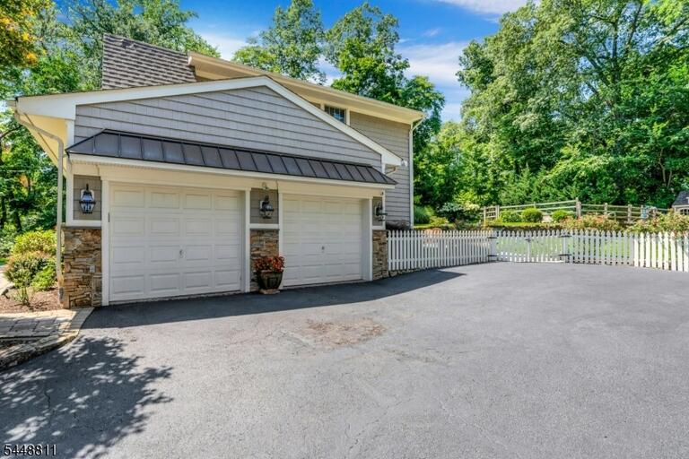 Property listing MLS 4047342 photo 4
