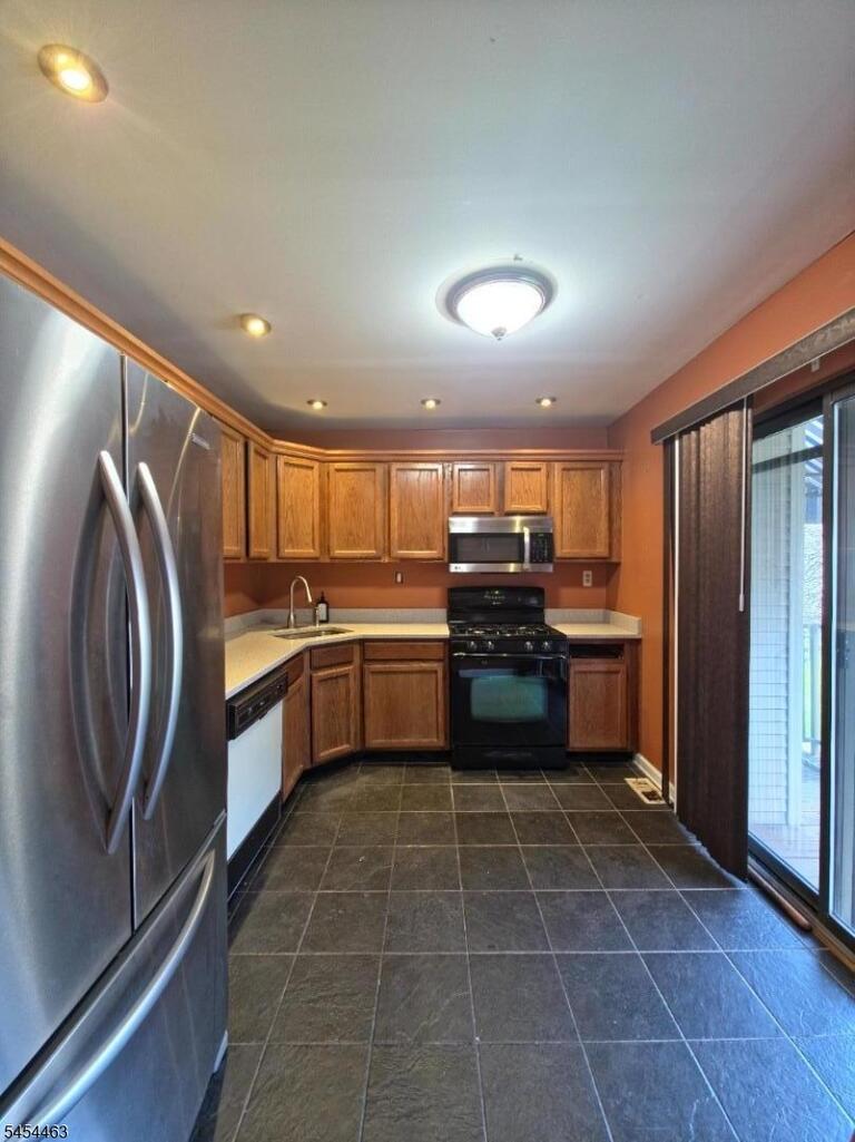 Property listing MLS 4047360 photo 12