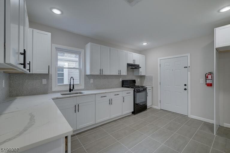 Property listing MLS 4047387 photo 2