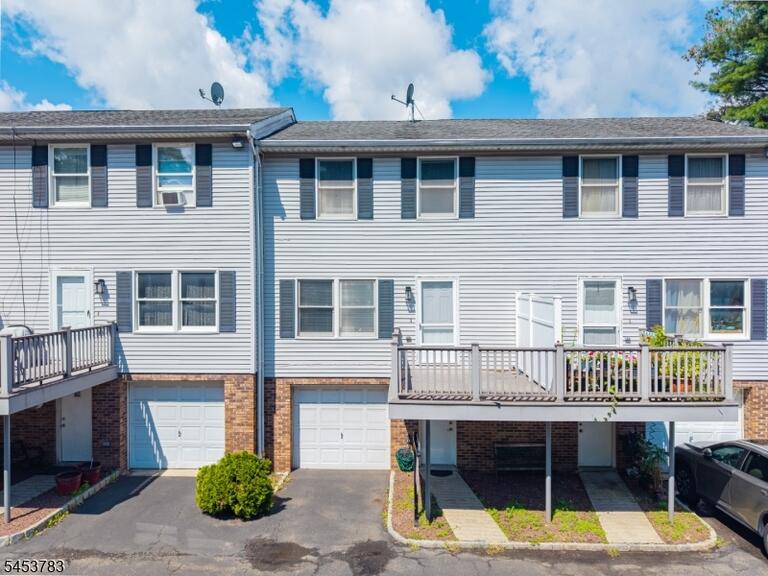 Property listing MLS 4047401 photo 2