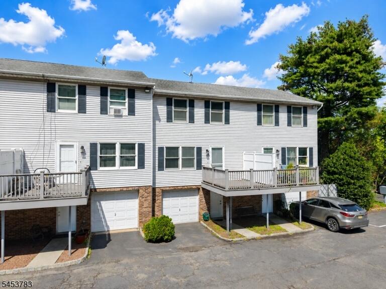 Property listing MLS 4047401 photo 3