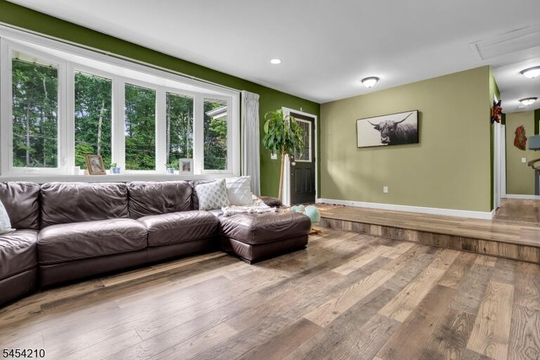 Property listing MLS 4047403 photo 3