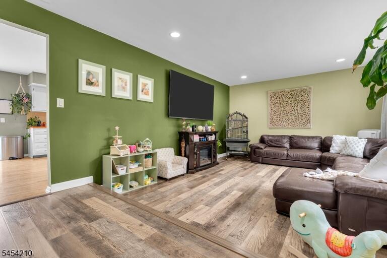 Property listing MLS 4047403 photo 4