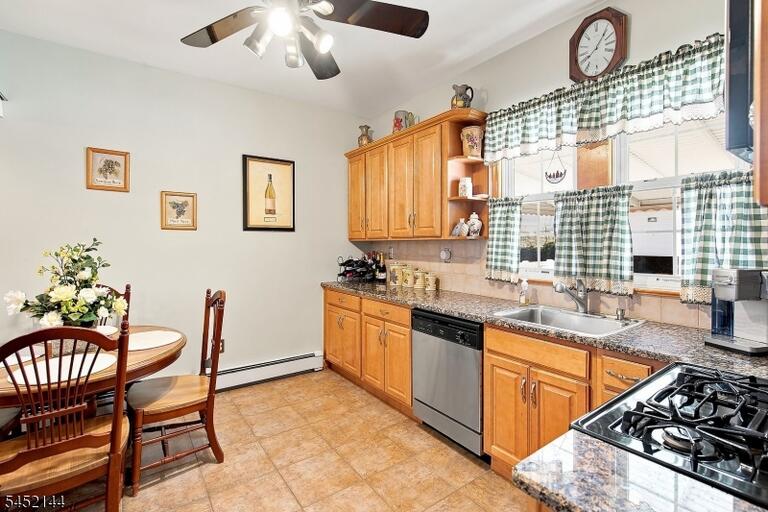 Property listing MLS 4047422 photo 9